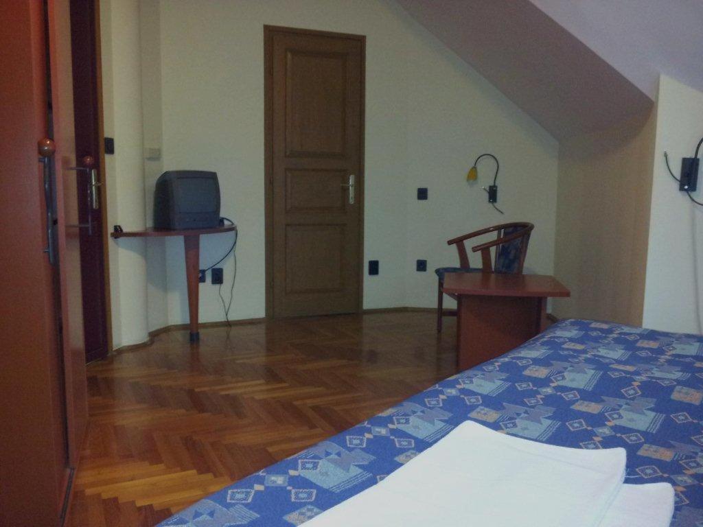 Fenyves Hotel Bichișciaba Exterior foto