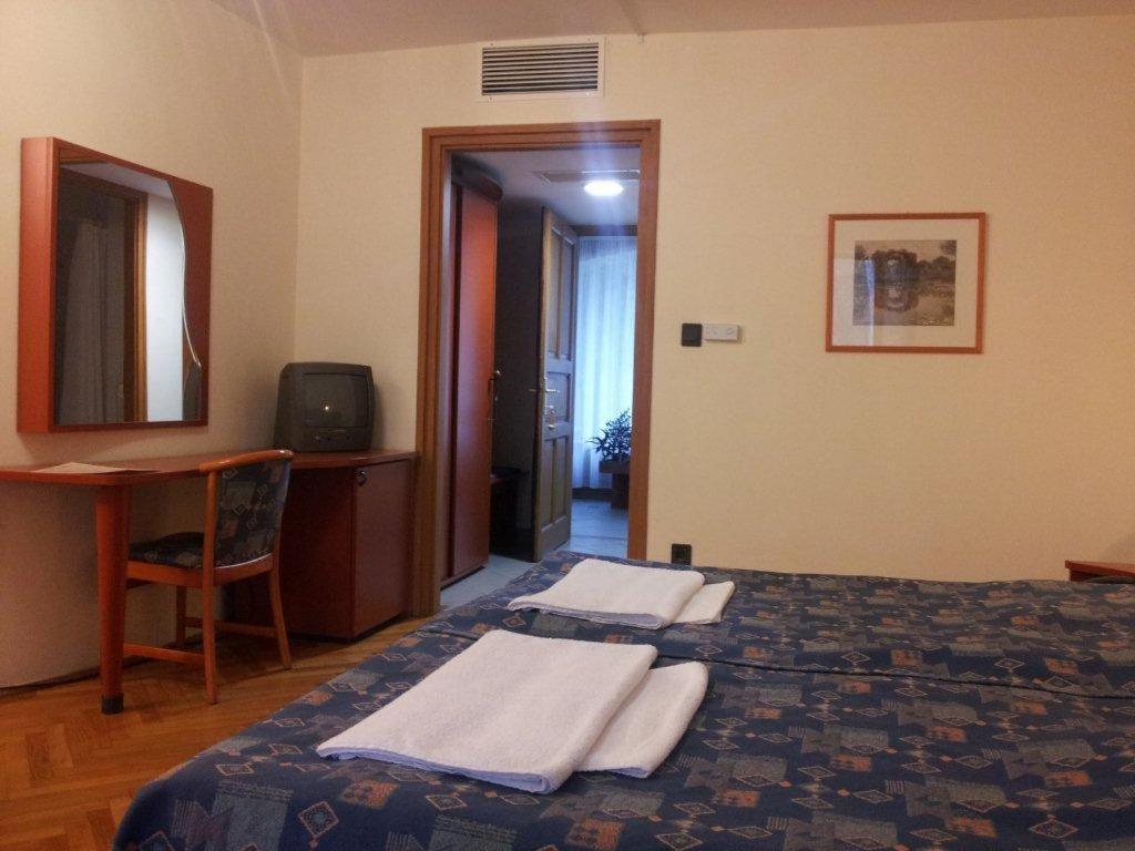Fenyves Hotel Bichișciaba Exterior foto